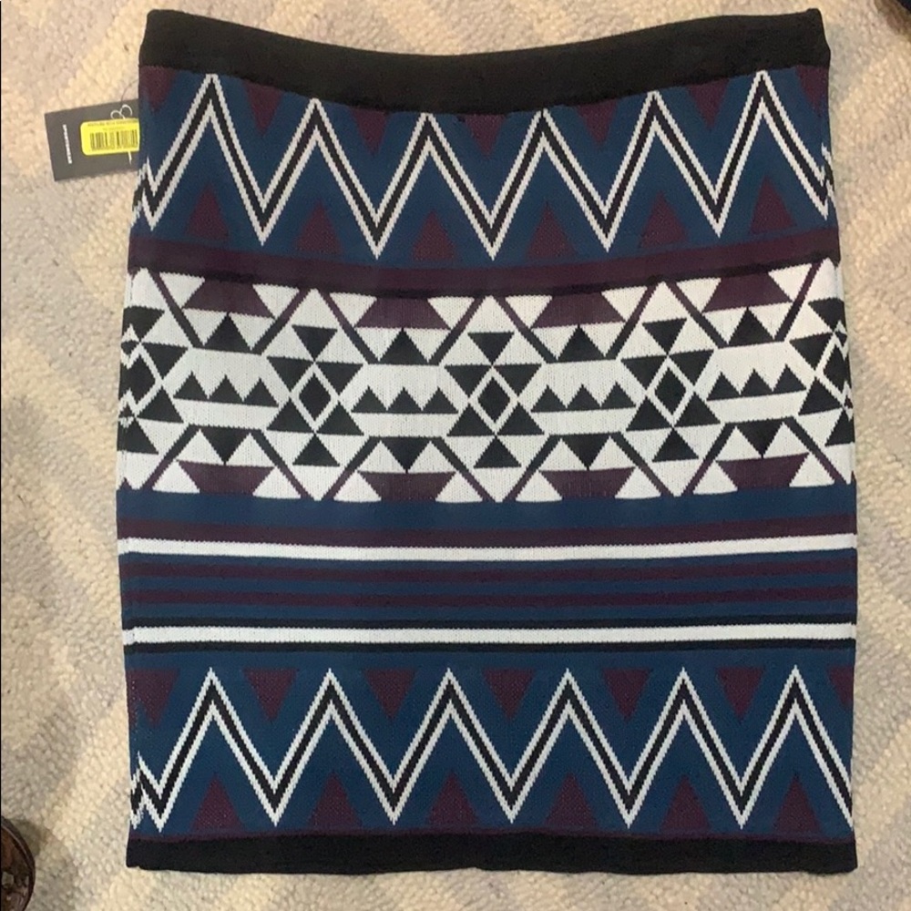Jessica Simpson -Medium Aztec design skirt New
